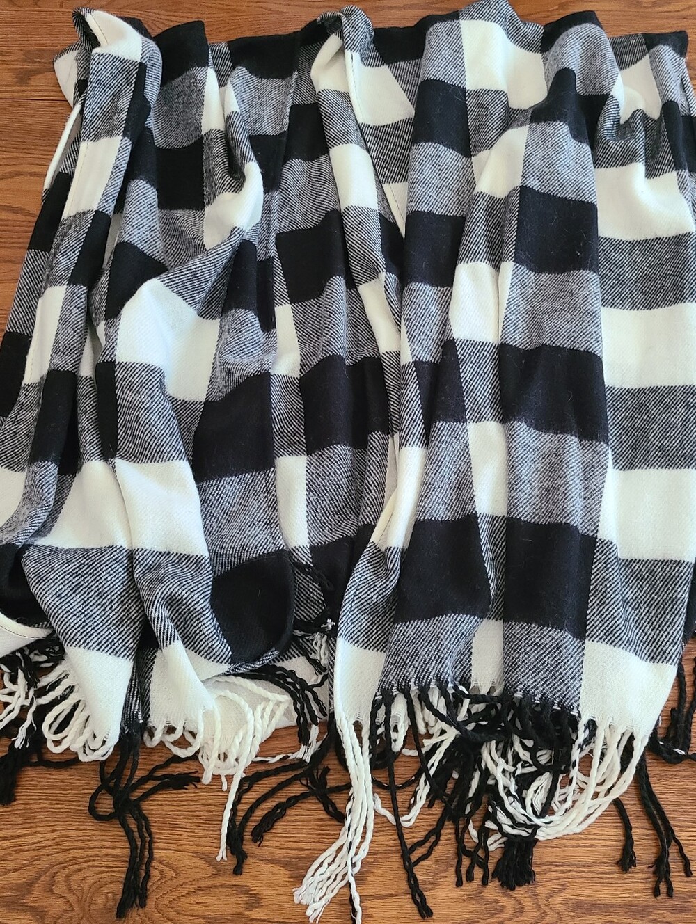 ANDRÉE BY UNIT Black and White Plaid Fringe Wrap/ Poncho - Picture 5 of 10